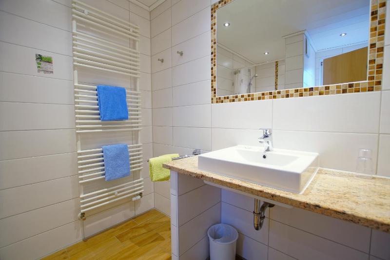 Large Double Room image 3