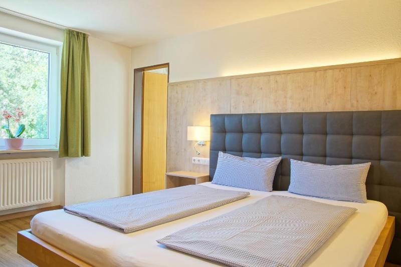 Large Double Room image 4