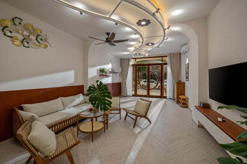 Shore House - Near My Khe Beach & City Centre by The Key - image 4