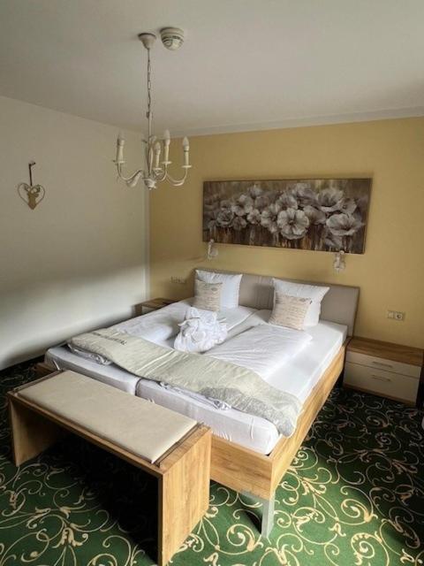 Double Room with Extra Bed image 2