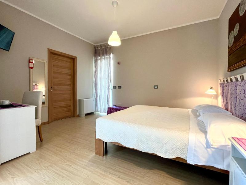 Standard Double Room image 1