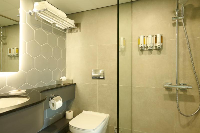 Standard Twin Room image 2