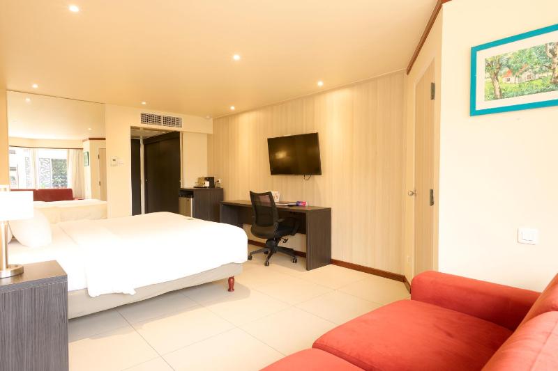 Executive Suite image 2