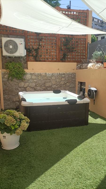 BURMARIA APARTMENT and ROOM with garden and jacuzzi - image 13