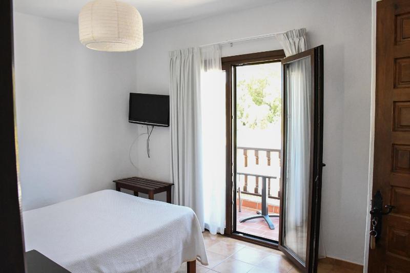Standard Double or Twin Room image 3