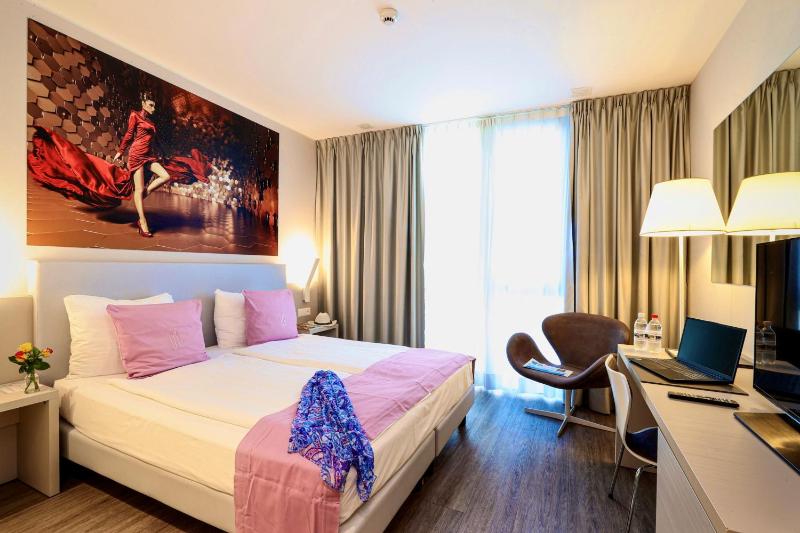 Style Double Room image 1