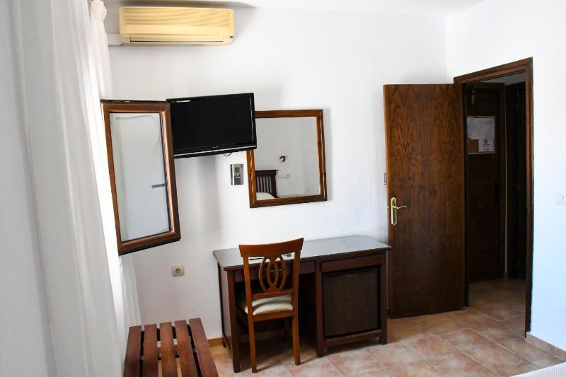 Family Room image 3