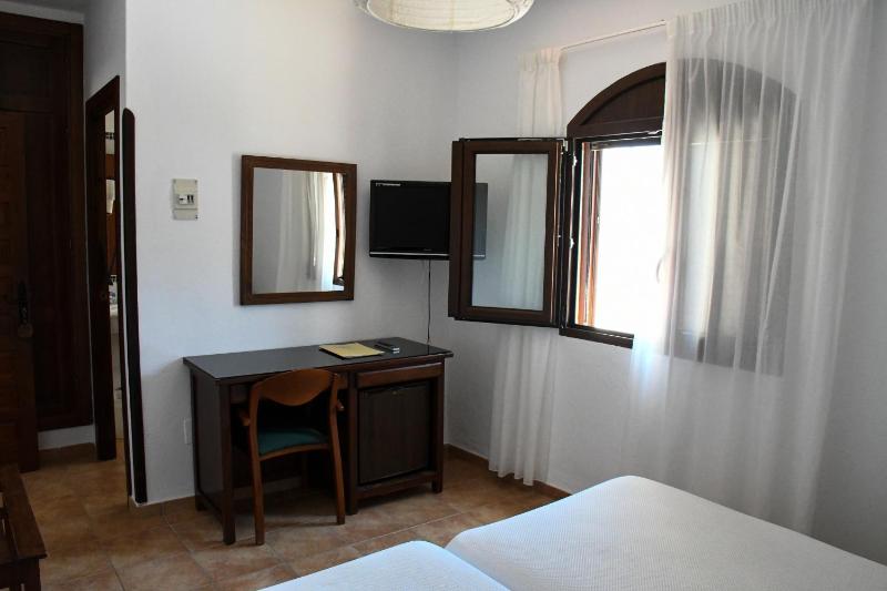Economy Double or Twin Room image 4