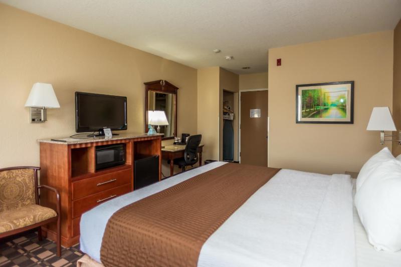 King Room with Roll-In Shower - Disability Access/Non-Smoking image 3