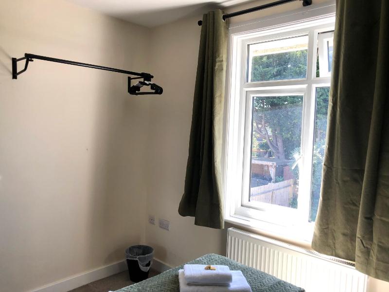 4 Bedroom House near hospital and motorway - image 2