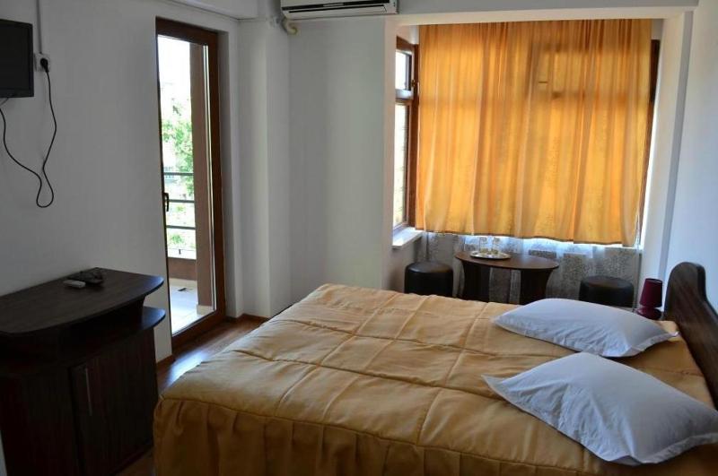 Double or Twin Room with Balcony image 3