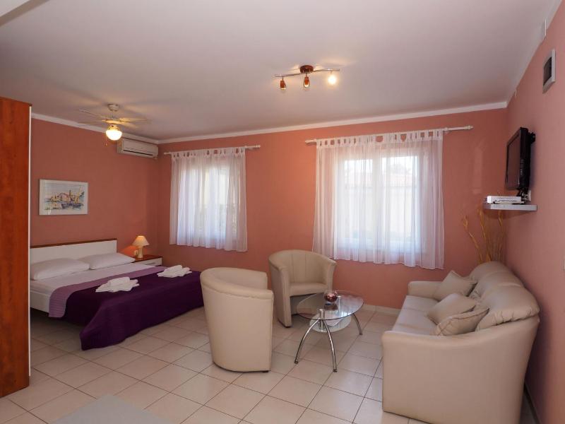 Apartment with Garden View image 3