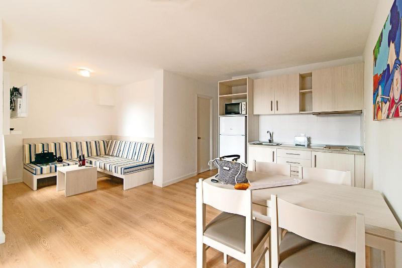 One-Bedroom Apartment image 3