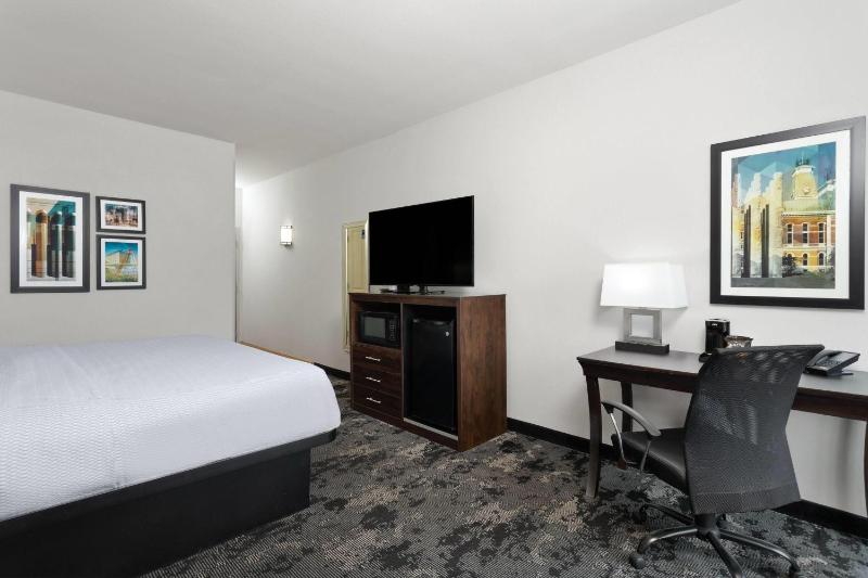 King Room image 4