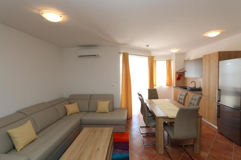 Superior Two-Bedroom Apartment with Terrace and Sea View image 3