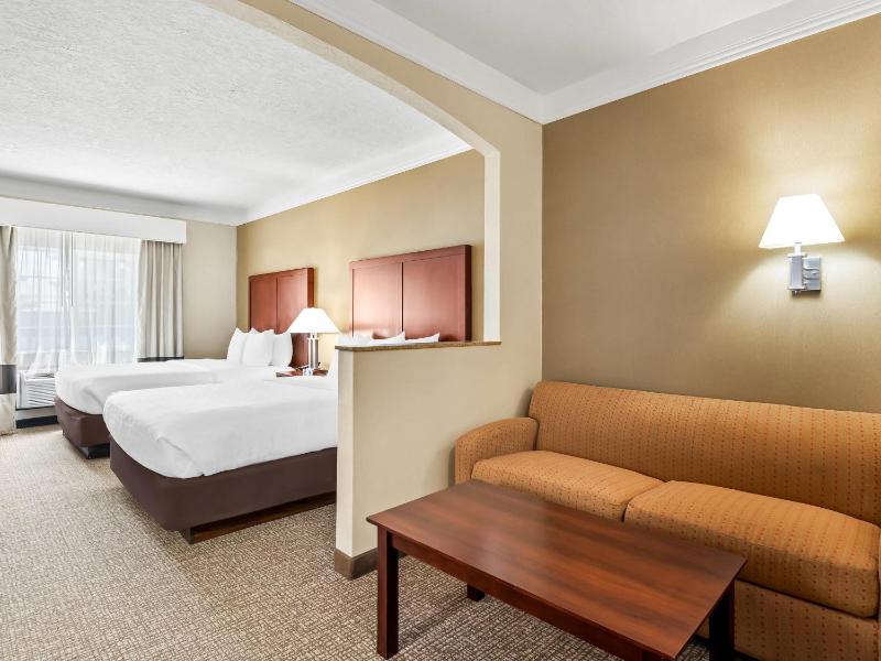 Queen Suite with Two Queen Beds - Non-Smoking image 4