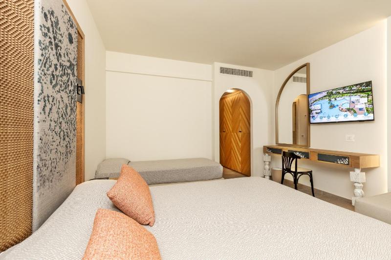 Basic Double or Twin Room image 3