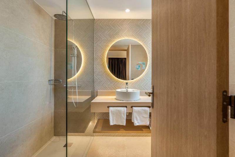 Standard Triple Room image 3