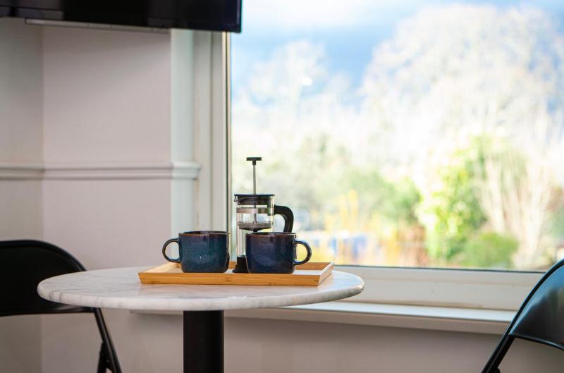 Settle in Southampton - Stylish Self Check-In Rooms & Suites - image 16