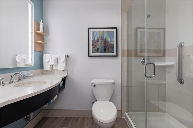 Junior King Suite with Seating Area image 2