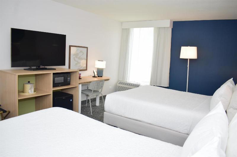 Room with Two Queen Beds - Non-Smoking image 4