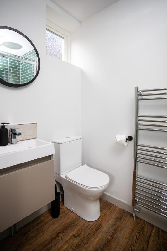 Settle in Southampton - Stylish Self Check-In Rooms & Suites - image 39