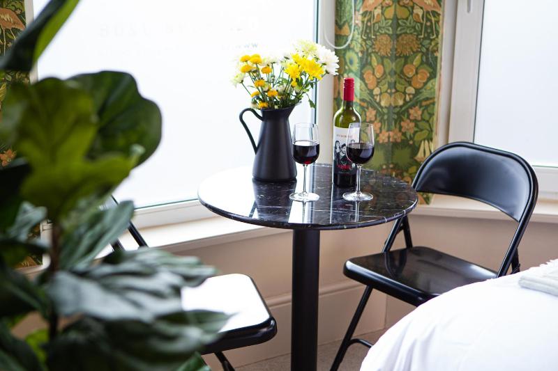 Settle in Southampton - Stylish Self Check-In Rooms & Suites - image 21