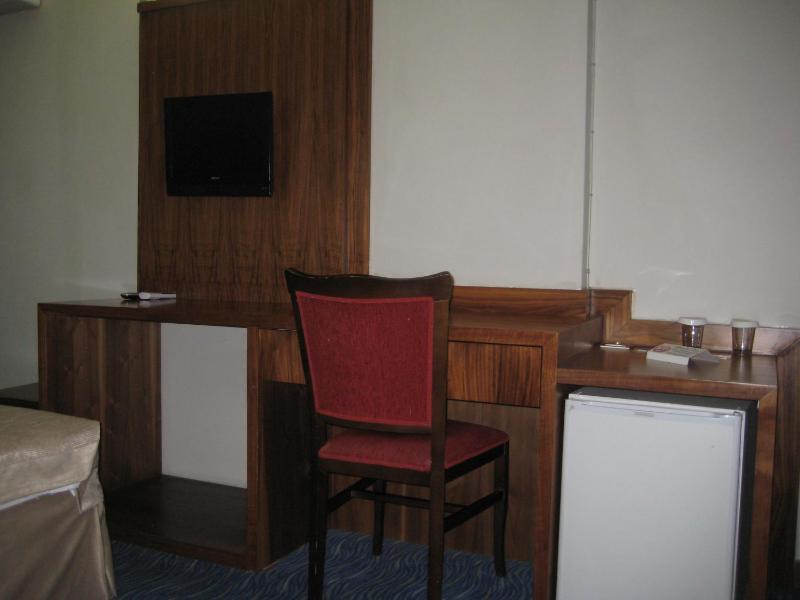 Standard Family Room image 4