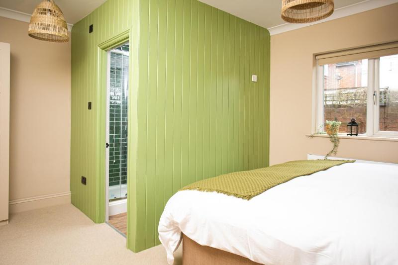 Settle in Southampton - Stylish Self Check-In Rooms & Suites - image 26
