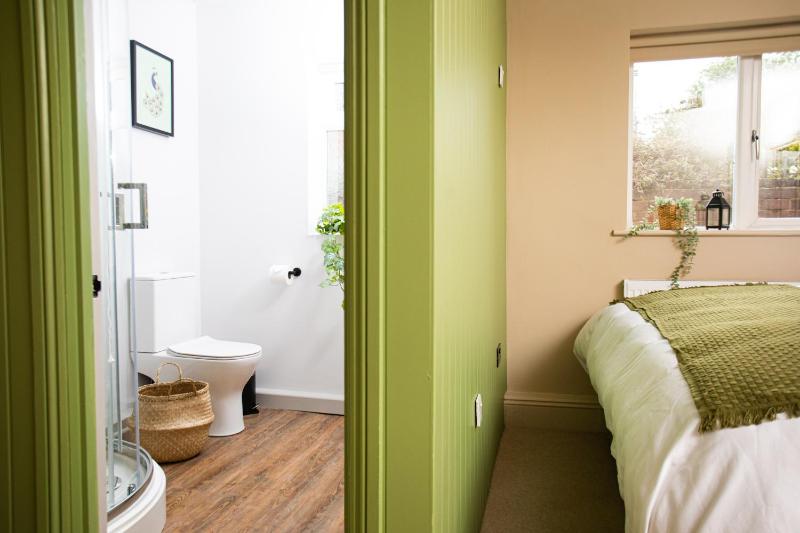 Settle in Southampton - Stylish Self Check-In Rooms & Suites - image 36