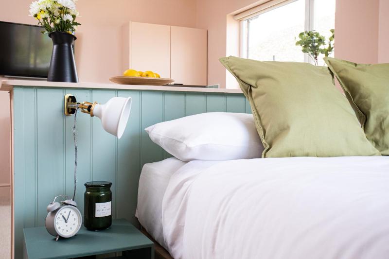 Settle in Southampton - Stylish Self Check-In Rooms & Suites - image 17