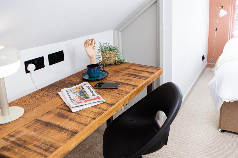 Settle in Southampton - Stylish Self Check-In Rooms & Suites - image 25