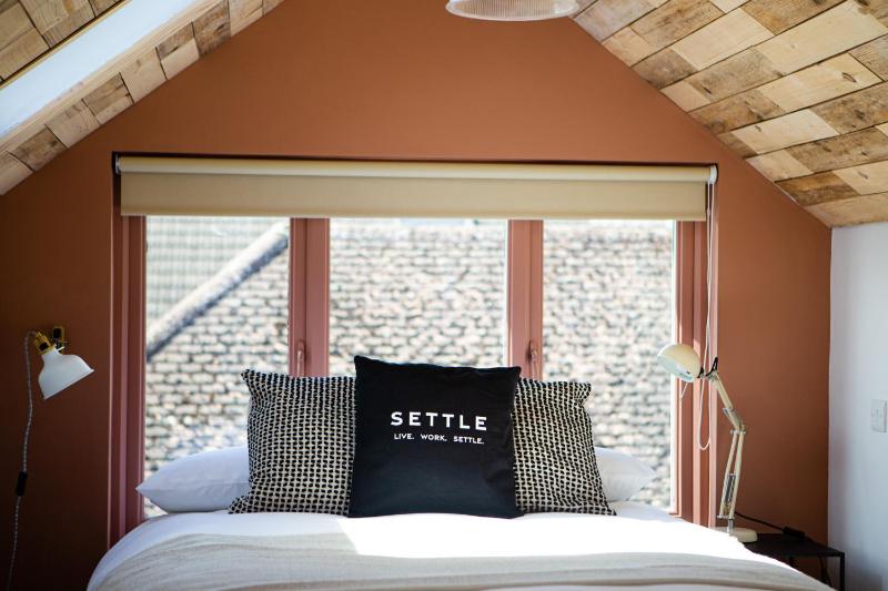 Settle in Southampton - Stylish Self Check-In Rooms & Suites - image 34