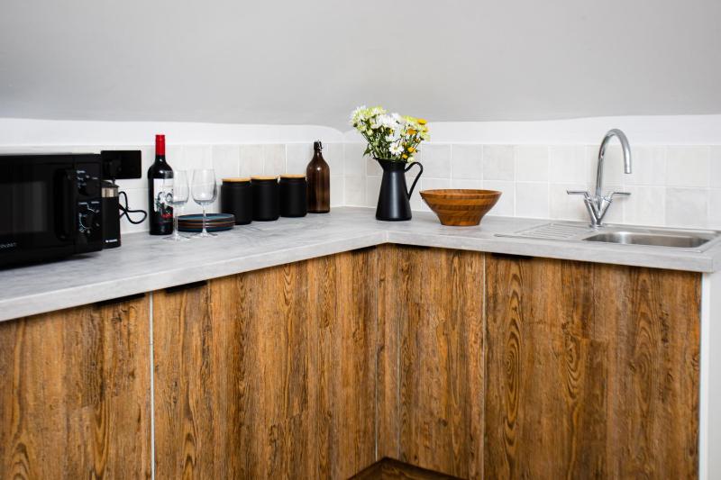 Settle in Southampton - Stylish Self Check-In Rooms & Suites - image 5