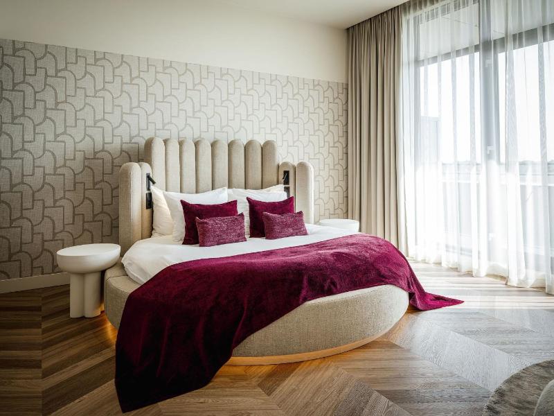Honeymoon Suite image 1