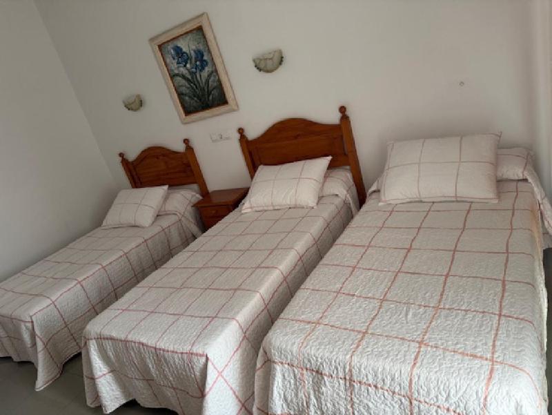 Triple Room with Private Bathroom image 1