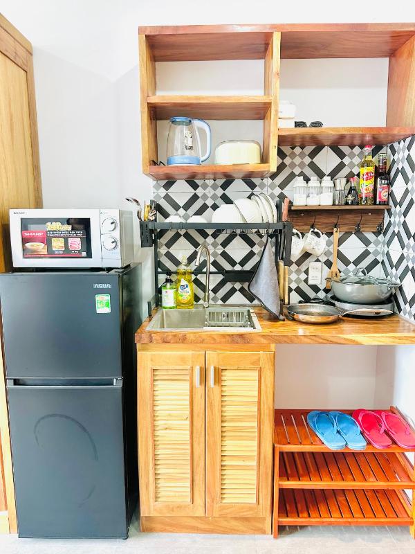 304MSNK Luxe Studio with Balcony and Kitchen - image 15