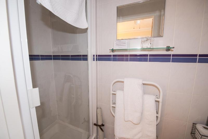 Double Room with Private Bathroom image 4