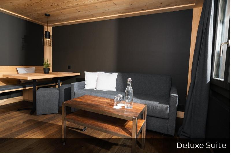 Deluxe Suite image 4