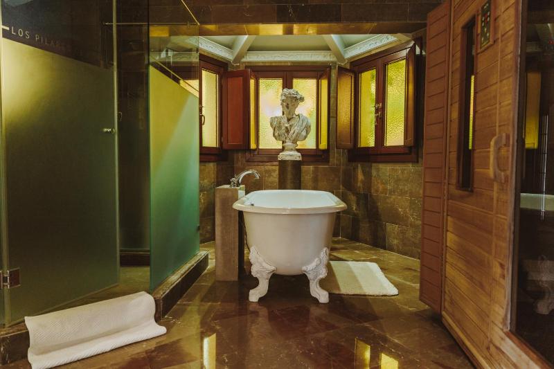 Presidential Suite image 2