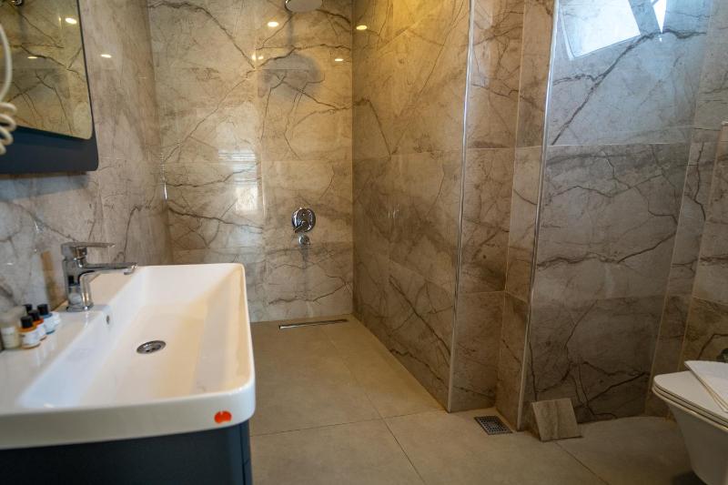Suite with Sea View image 2