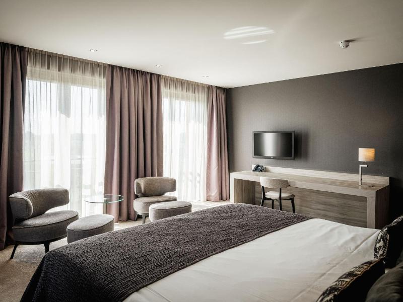Superior Double Room image 3