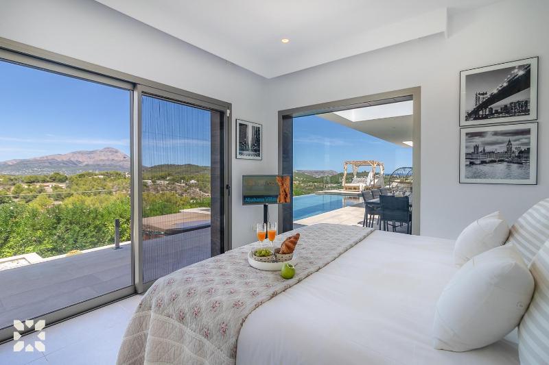 Villa Philia by Abahana Villas - image 3
