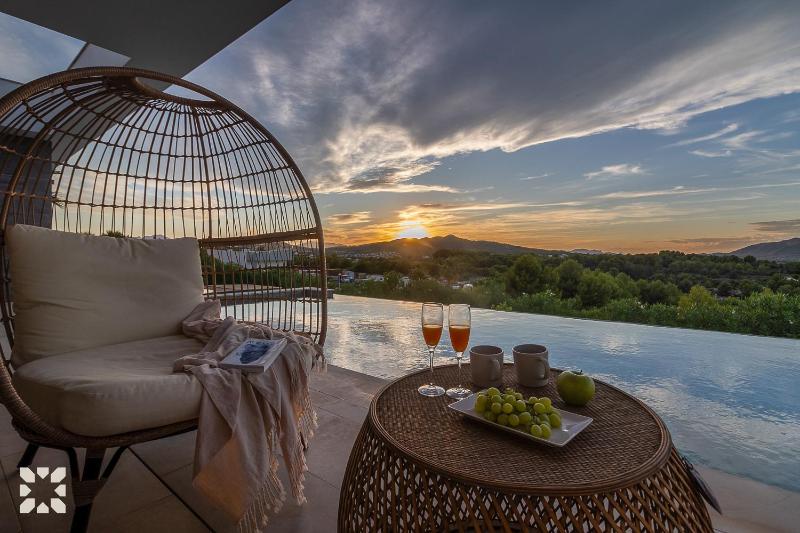 Villa Philia by Abahana Villas - image 2