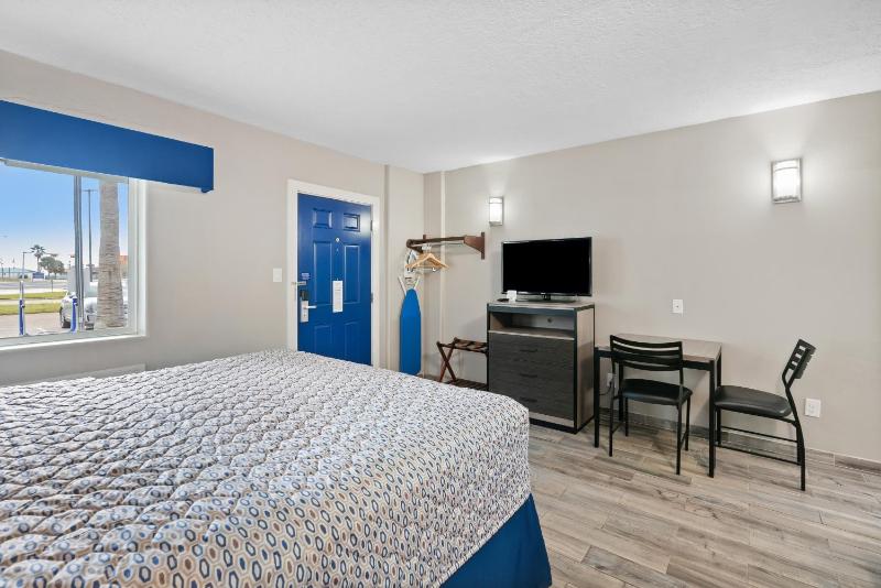 Blue Wave Inn - image 45