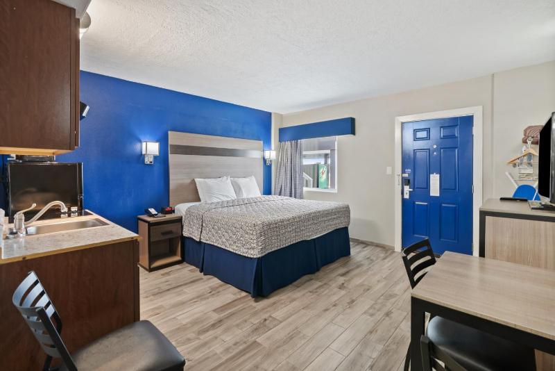Blue Wave Inn - image 42