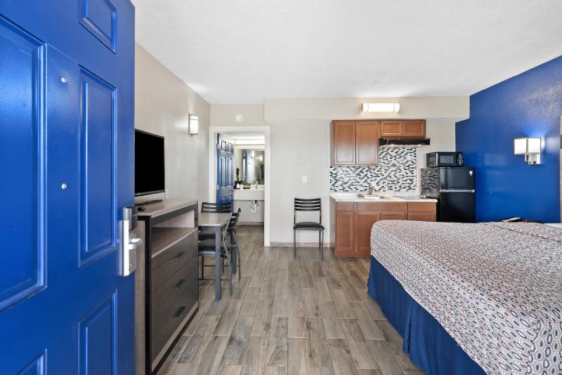 Blue Wave Inn - image 39