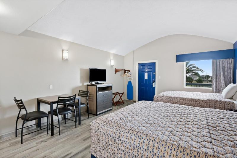 Blue Wave Inn - image 6