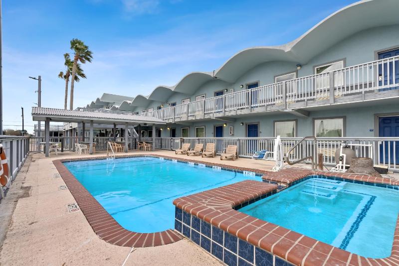 Blue Wave Inn - image 40