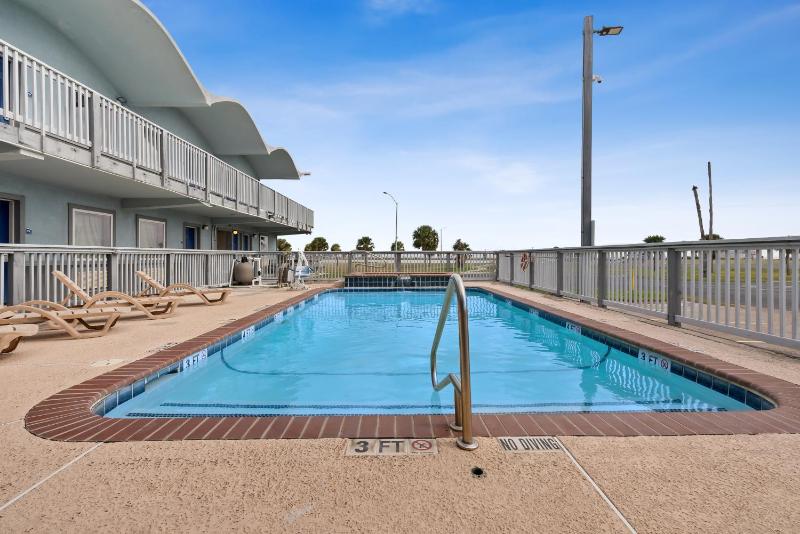 Blue Wave Inn - image 10